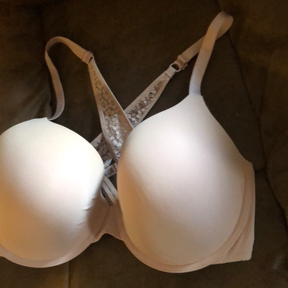 Victoria’s Secret Crossed Bras Sz. 36DD . The price is firm.